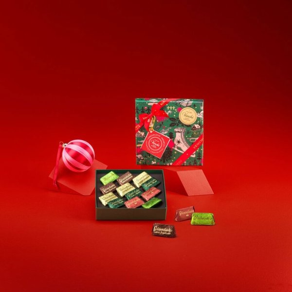 Green gift box with assorted G Everuts