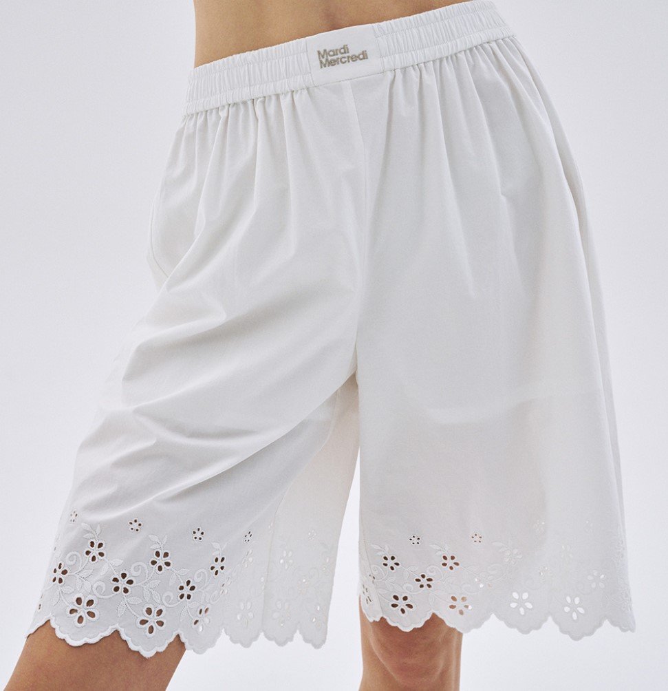 ★MARDI MERCREDI★BERMUDA PUNCHING DETAIL★大人気★ Can we just take a moment to mesmerize over this stunning