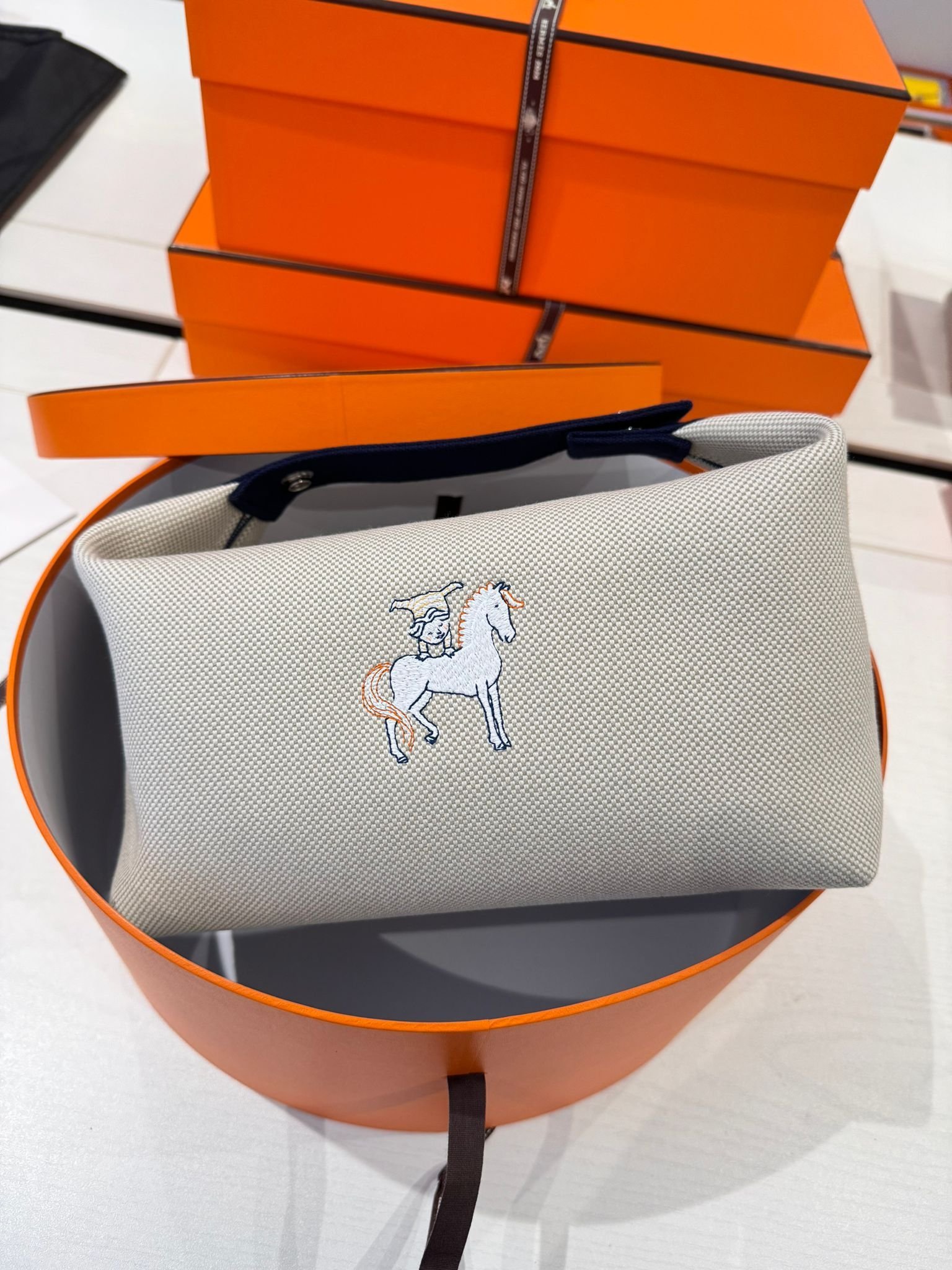 Hermes BB系列大飯盒袋 Bride-a-Brac Cabriole (blue) GM | Everuts Hermes BB系列大飯盒袋 Bride-a-Brac Cabriole (blue) GM | Everuts