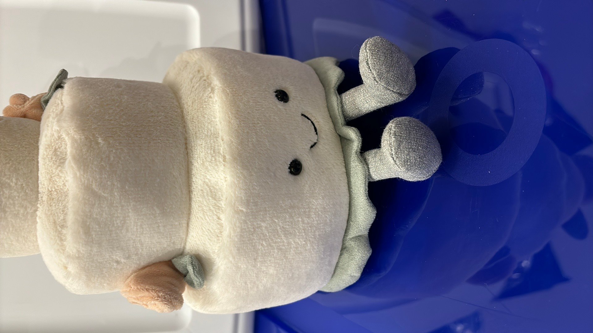 Jellycat amuseable wedding cake | Everuts Jellycat amuseable wedding cake | Everuts